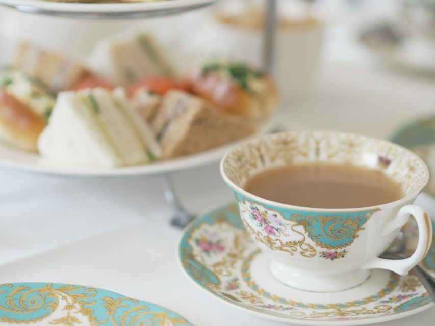 London: Buckingham Palace Walk & Tea at Kensington Palace - Following the Monarch Up Constitution Hill (Yes, It Matters)