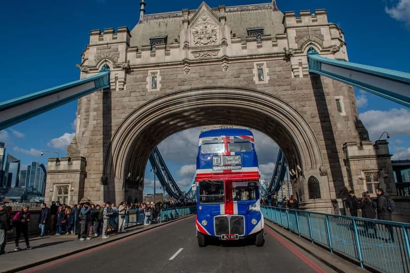 London: Great British Afternoon Tea Bus Tour - The guided route: London’s essentials in about 90 minutes