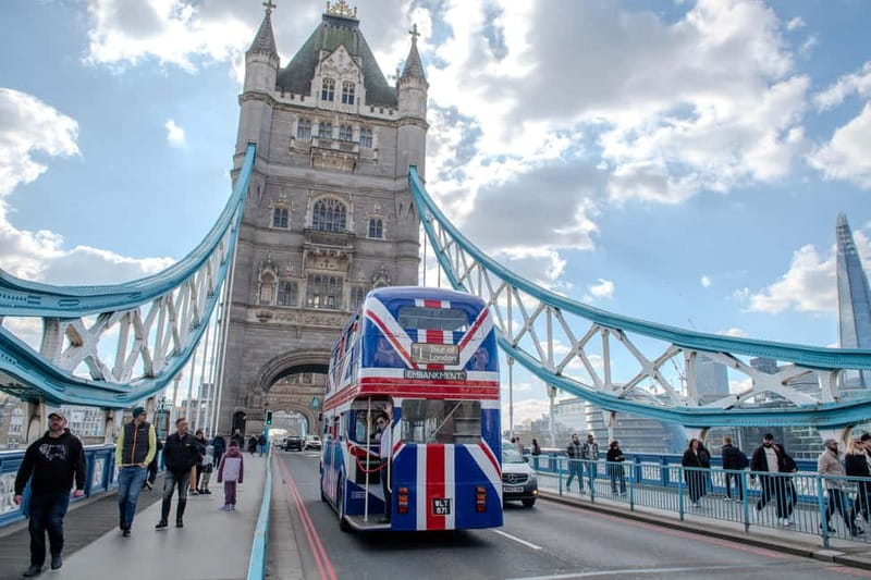 London: Great British Afternoon Tea Bus Tour - Westminster, Parliament, and Big Ben: history you can follow