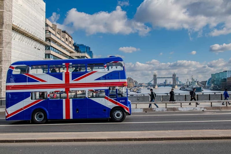 London: Great British Afternoon Tea Bus Tour - Service style: what the staff do that makes the difference