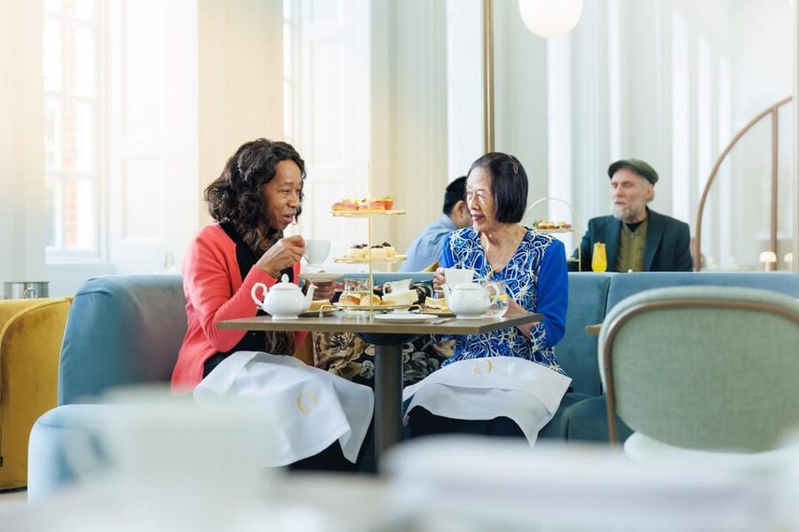 London: Kensington Palace Tour, Guard Change & Afternoon Tea - Hyde Park and Kensington Gardens: the walk is part of the lesson