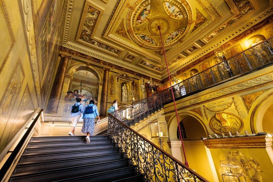 London: Kensington Palace Tour, Guard Change & Afternoon Tea - Kensington Palace at your pace: audio guide time in the real rooms