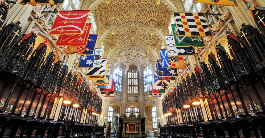 London: Royal Tour with Westminster Abbey & Afternoon Tea - Royal Westminster morning on a coach from Victoria