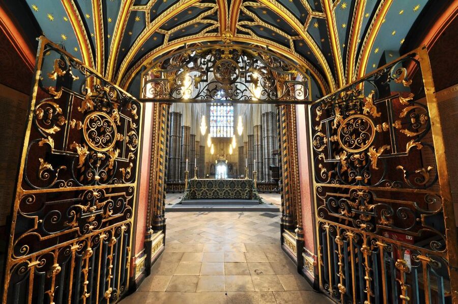 London: Royal Tour with Westminster Abbey & Afternoon Tea - Buckingham Palace and the Changing of the Guard: see it up close (if it’s on)