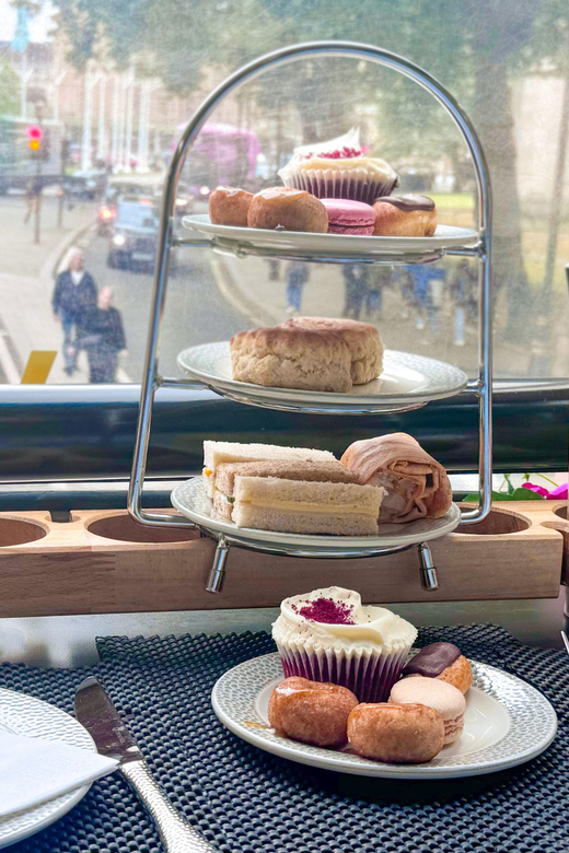 London: Taylor Swift-Inspired Afternoon Tea Bus Tour - The 90-minute loop: sing-along music and panoramic London views