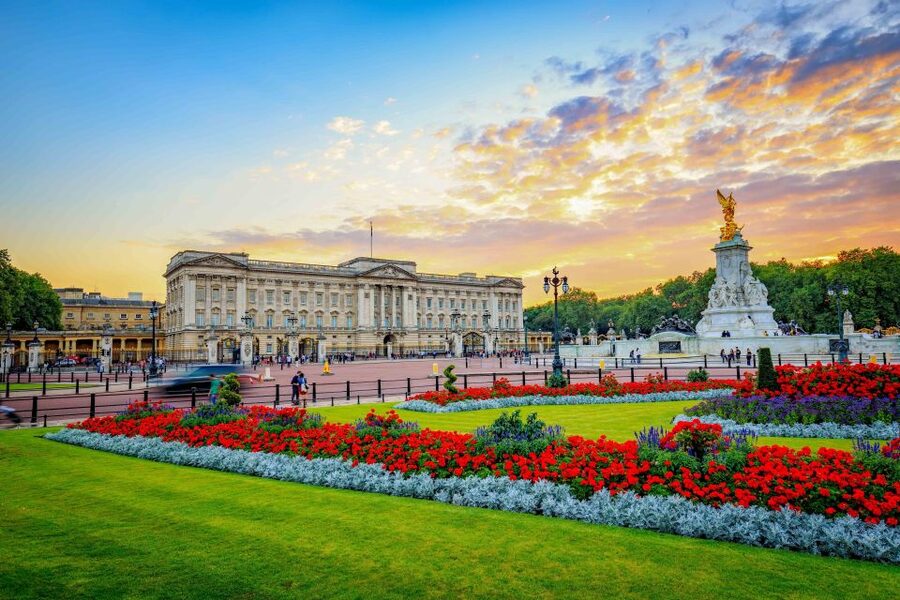 London: Tower, Cruise, & Harrods Tea Full-Day Experience - The Mall to Buckingham Palace: Changing of the Guard Timing That Actually Matters