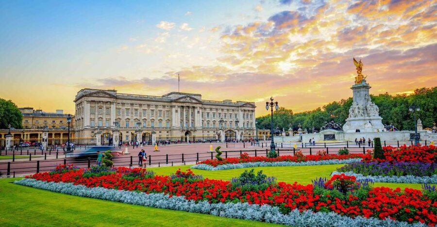 London: Tower, Cruise, & Harrods Tea Full-Day Experience - St. Paul’s Cathedral: Wren’s Masterpiece, Plus Nelson and Wellington
