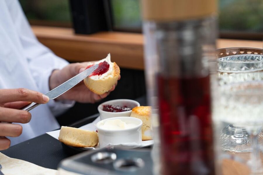 London: Traditional Afternoon Tea Tour in a Luxury Coach - Key Highlights That Matter on This Tour