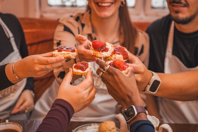 London: Traditional English Scone Making and Tea Workshop - How to combine it with a London day plan