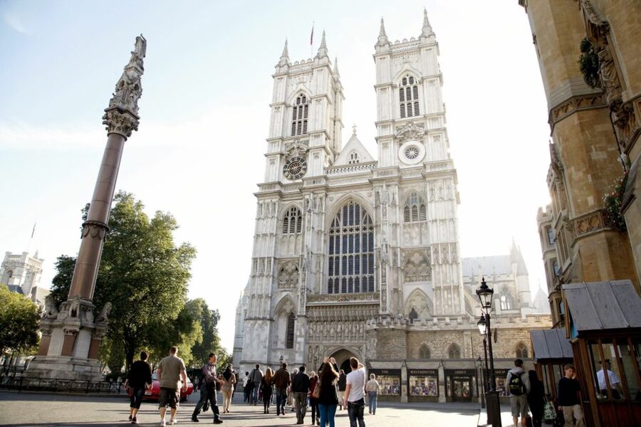 London Vintage Bus Tour and Cream Tea at Harrods - Should you book London Vintage Bus Tour and Cream Tea at Harrods?
