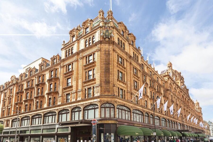 London Vintage Bus Tour and Cream Tea at Harrods - Starting at Victoria coach station gate 0