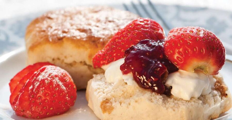London Vintage Bus Tour and Cream Tea at Harrods - Thames cruise from Shakespeare’s Globe to London Bridge