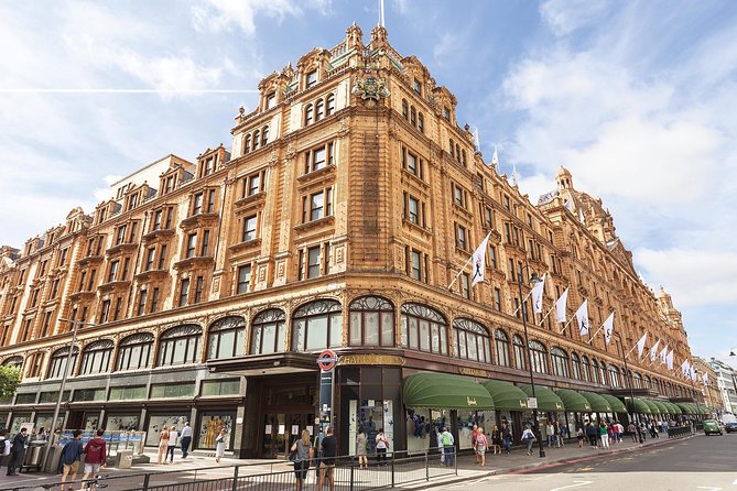 London Vintage Bus Tour with Cream Tea at Harrods - Thames River cruise: the relaxing middle of the day