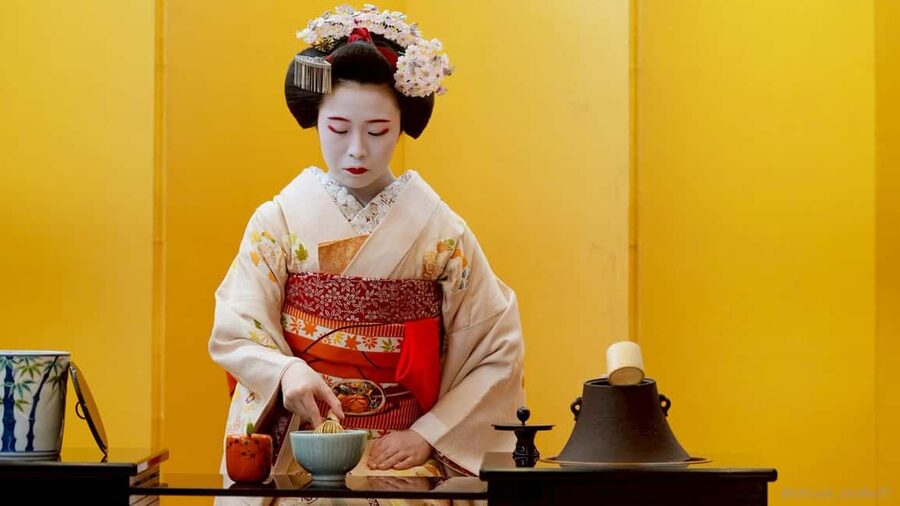 Maiko Dance and Tea Ceremony on a Noh Stage in Kyoto - Why a Maiko Dance and Tea Ceremony on a Noh Stage Works
