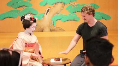 Maiko Dance and Tea Ceremony on a Noh Stage in Kyoto - Getting Oriented at Kurochiku Tensho-kan (And Why Timing Matters)