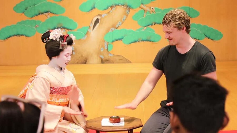 Maiko Dance and Tea Ceremony on a Noh Stage in Kyoto - Getting Oriented at Kurochiku Tensho-kan (And Why Timing Matters)