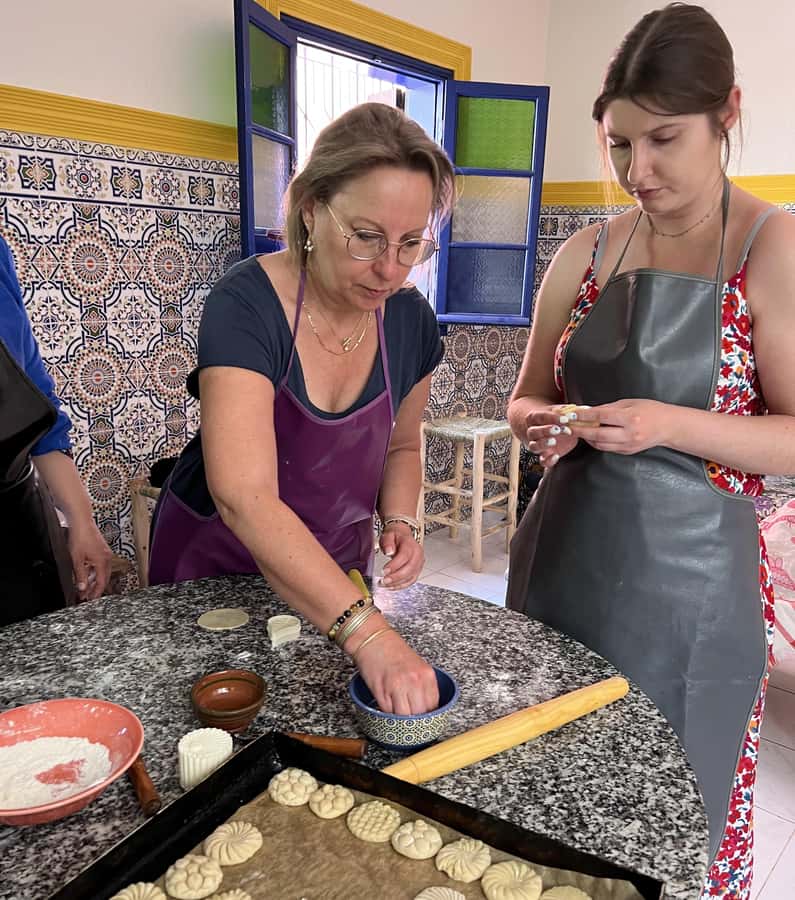Marrakech: Moroccan Pastries and Tea Class with a Local - A Marrakech break that beats another souk wander