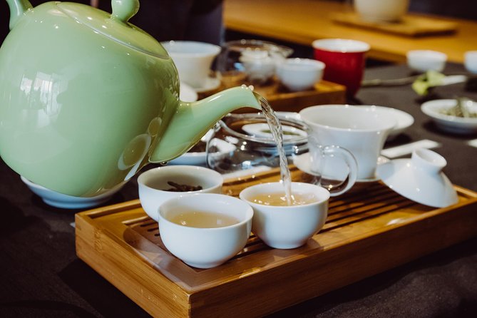 Montreal Afternoon Tea Tour - What’s included at the table: tea, cocktail, and a real meal
