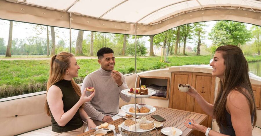 Oxford: Sightseeing River Cruise with Afternoon Tea - Rose Island and the Lewis Carroll Connection