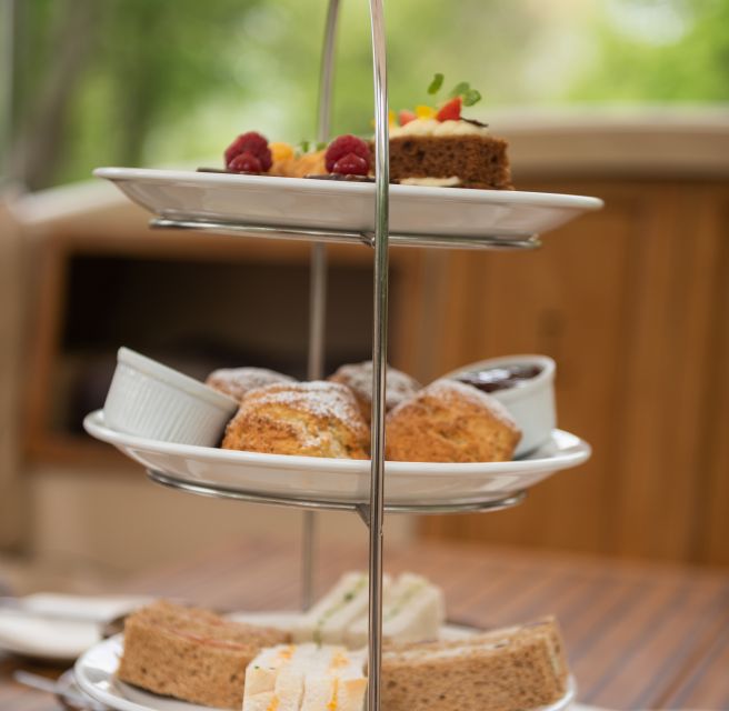Oxford: Sightseeing River Cruise with Afternoon Tea - University Regatta Course: Oxford at Play from the Water