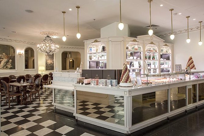 Paris VIP Shopping Experience-Lounge Access, Tea time & Transfer - Shopping With Concierge Guidance (Without Paying for a Full Personal Shopper)