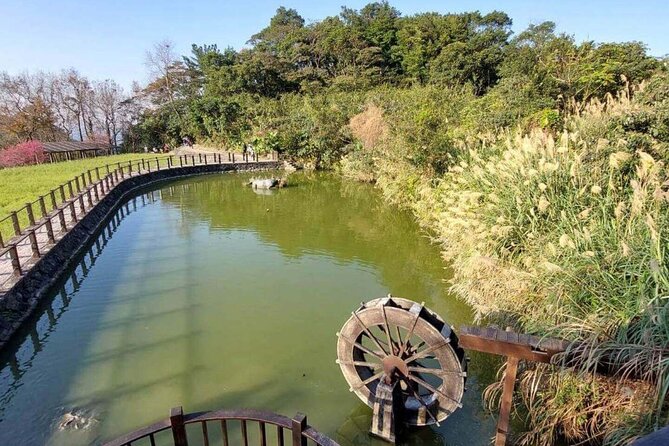 Pinglin Tea Culture & Maokong Day Tour from Taipei - Refuel in Maokong: snacks, cash, and a break before Shiding