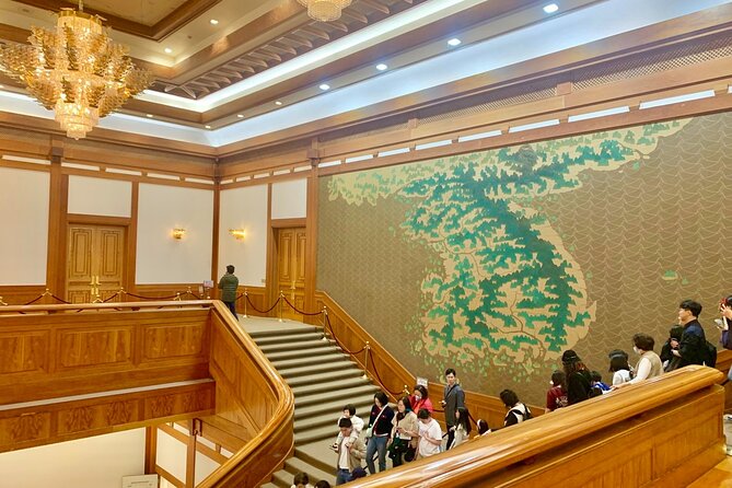 Private Full-Day Guided Tour in Seoul with Lunch, Tea and Dinner - HiKR Ground: K-Pop Meets Tourism Help Desk