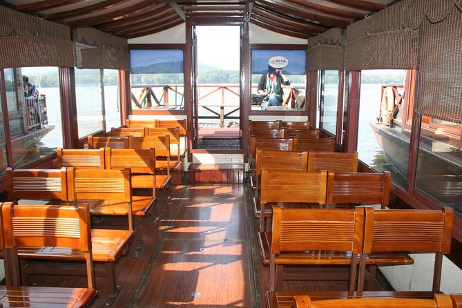 Private Hangzhou Day Tour to West Lake, Lingyin Temple, Tea Village, Old Pagoda - The day-trip advantage: a private car plus a real guide
