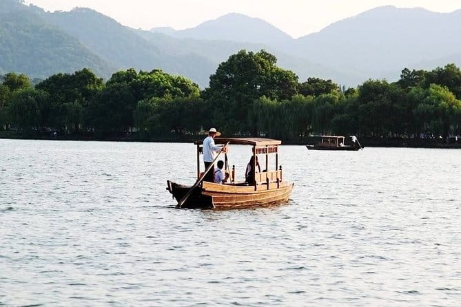 Private Tour Hangzhou West Lake and Tea Fields Discovery - The Farmhouse Lunch in Meijia Dock: More than a meal stop