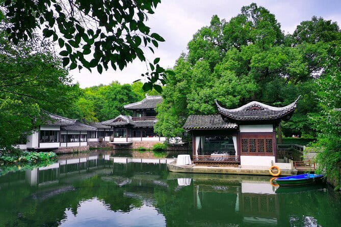 Private Tour Hangzhou West Lake and Tea Fields Discovery - Your Guide, Private Car, and Small-Group Advantage
