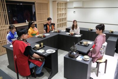 Samurai Show, Tea Ceremony, Japanese Traditional Activities - Samurai show: theatrical choreography and safe participation