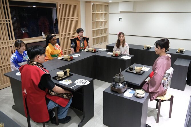 Samurai Show, Tea Ceremony, Japanese Traditional Activities - Samurai show: theatrical choreography and safe participation