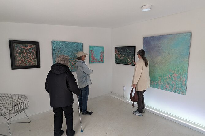 Seftel Gallery Art Experience - Meet the Artist near Santa Fe - How the art changes with light: dark glow, ultraviolet views, and 3D glasses