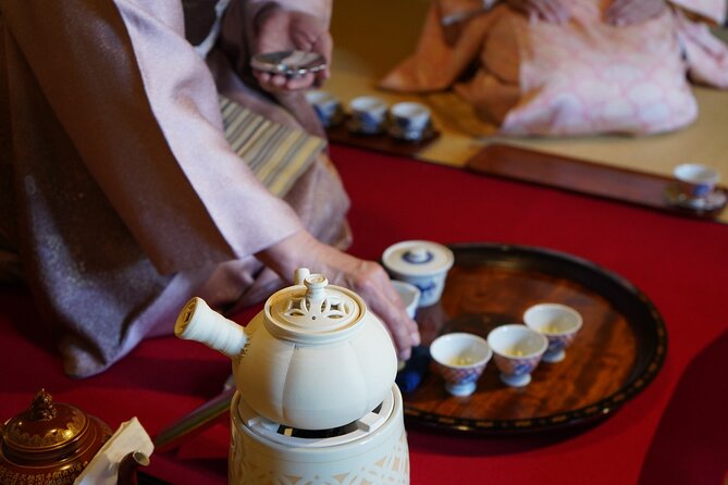 Sencha-do the Japanese Tea Ceremony Workshop in Kyoto - Higashi Abe school teaching: precision without intimidation