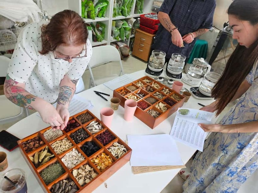 Seoul: Herbal Tea Class & Korean Medicine Tour - Step into Sungil Choi’s herb workshop