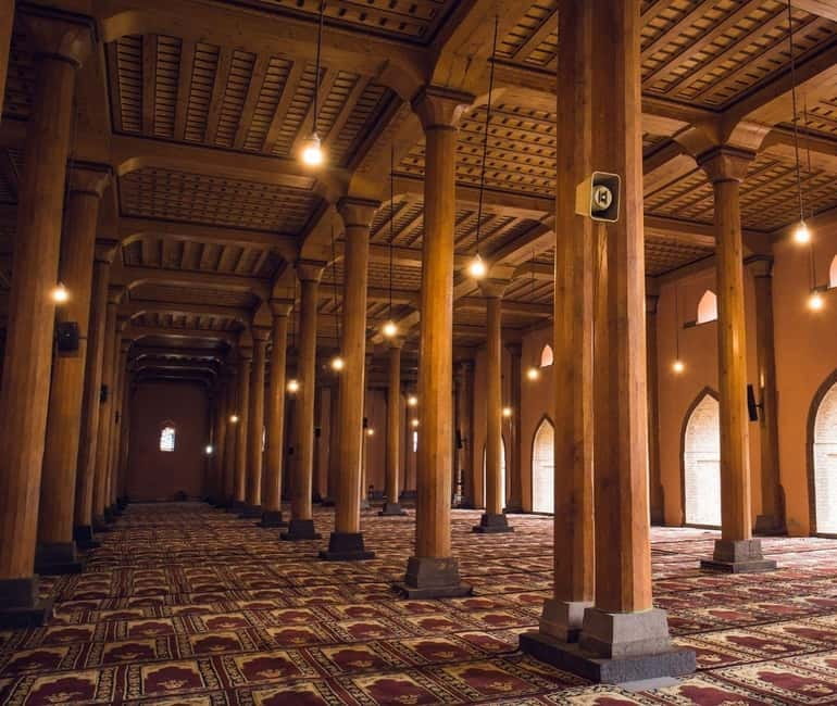 Srinagar Old City Heritage Walking Tour with Kahwa Tea - Mughal-era architecture plus everyday markets
