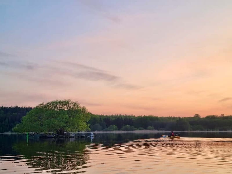 Stockholm: Sunset Kayak Tour on Lake Mälaren with Tea & Cake - Sunset Photos: A Moment Built for the Golden Hour