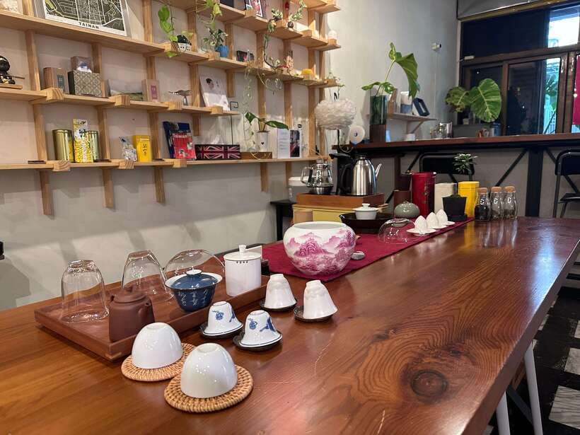 Tainan Culture Trip: Chinese Tea Ceremony_Oolong Tea - Finding TOT House: the normal-door meeting point