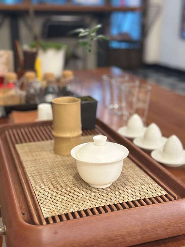 Tainan Culture Trip: Chinese Tea Ceremony_Oolong Tea - Gaiwan, terracotta teapots, and the cup shapes you can actually taste