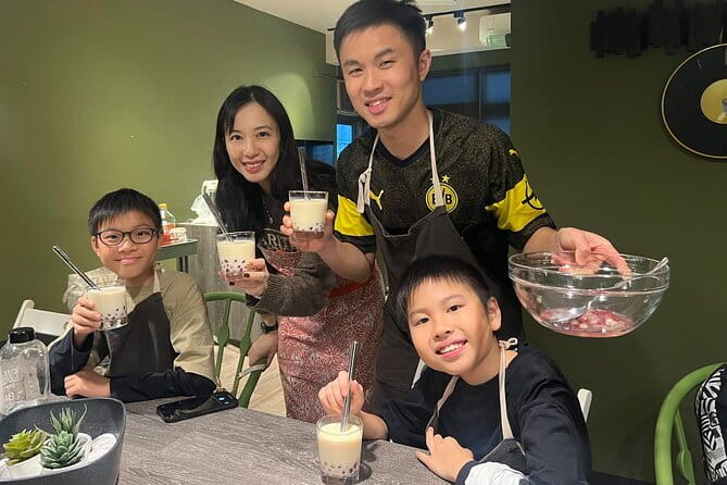 Taipei Fresh Market Tour and Colorful Bubble Tea Making - Dongmen Market Tastes: Fruits, Herbal Tea, and Fish Balls