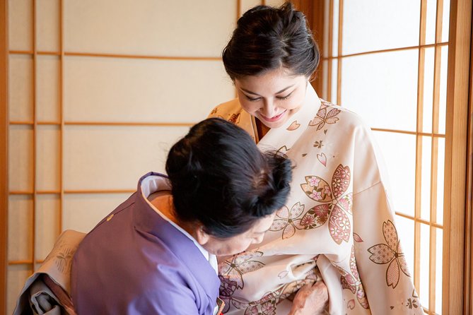 Tea ceremony experience with simple kimono in Okinawa - A tea room you can actually feel: Sasagirian in Onna-son