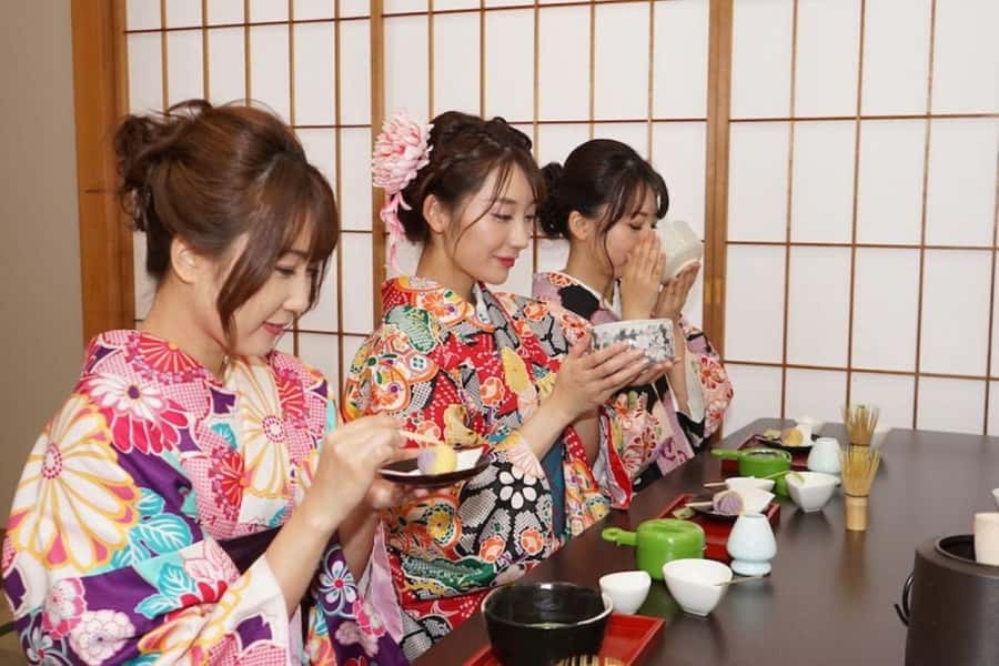 Tokyo: Full-Day Tour w/Tea Experience,Buffet Lunch & Cruise - Odaiba and the Hilton Buffet Lunch: Why the Meal Matters