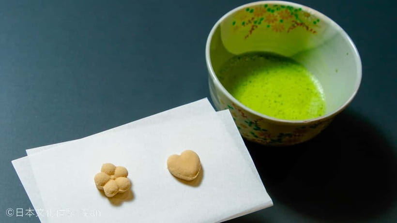Tokyo: Tea Ceremony Experience - The first minutes: tea basics and the matcha-grinding moment
