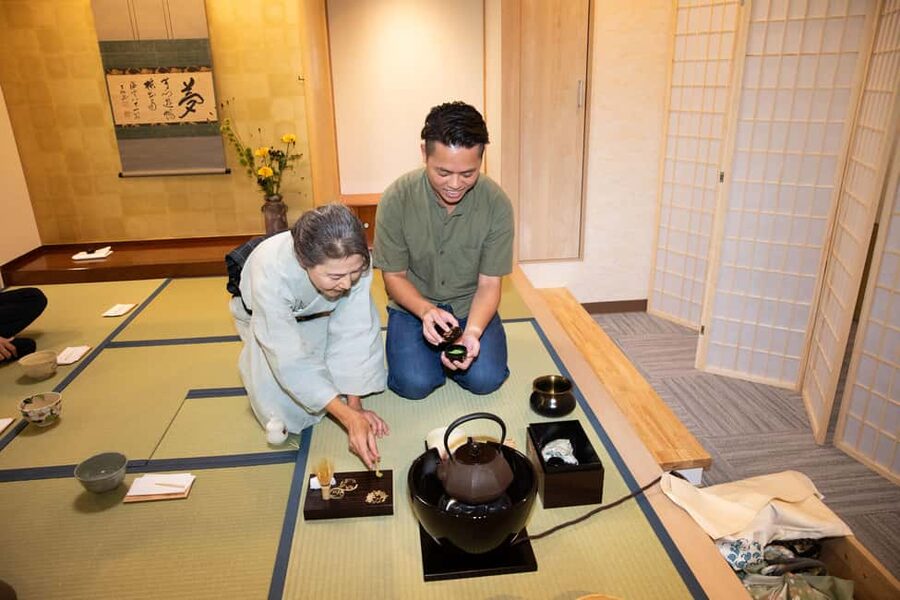 Tokyo: Tea Ceremony Experience in Asakusa - Photos, questions, and a low-pressure atmosphere