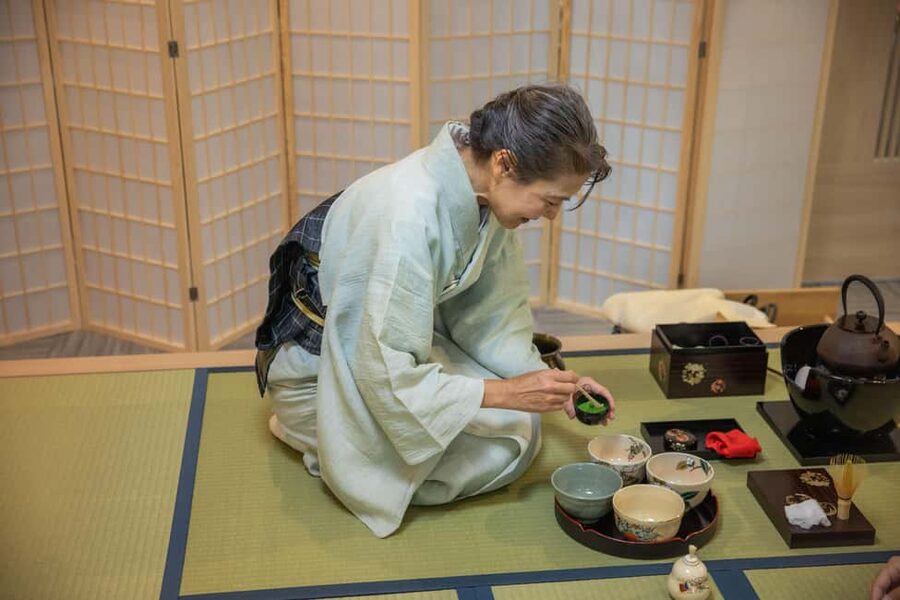 Tokyo: Tea Ceremony Experience in Asakusa - Duration and group size: why 1 hour works