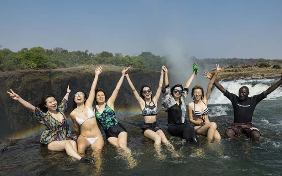 Victoria Falls: Devil's Pool High Tea - From your hotel to the Zim border: how the day actually moves