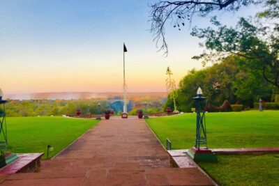 Victoria Falls Guided Tour with High Tea - The 3-hour guided falls walk: what you should expect to get