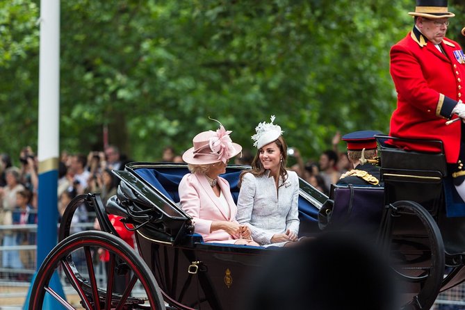 VIP Kensington Palace Gardens Tour & Royal Tea Crown Experience - How the guide ties Queen Elizabeth II and Princess Diana into the day