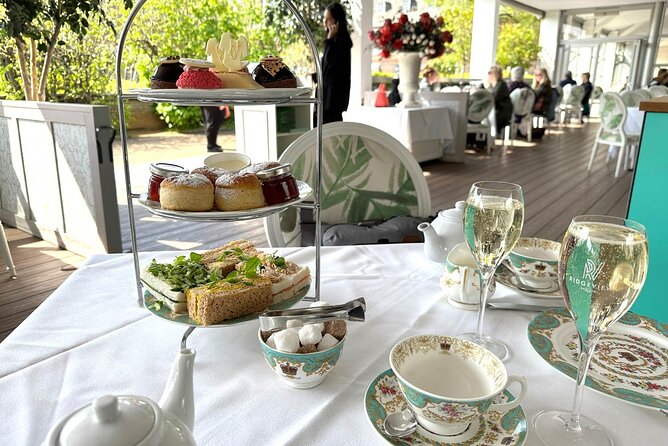 VIP Kensington Palace Gardens Tour & Royal Tea Crown Experience - Logistics that affect your comfort (and your photos)