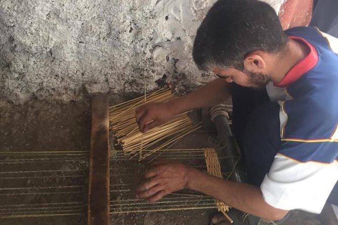 Visit the Oasis & Tea at the basket maker. - Ain el Hajar Oasis: where water makes the whole region work